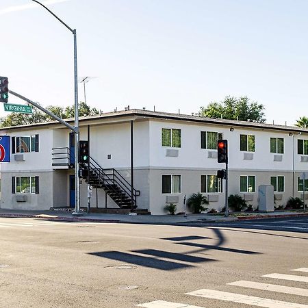 Motel 6-Modesto, Ca - Downtown Luaran gambar