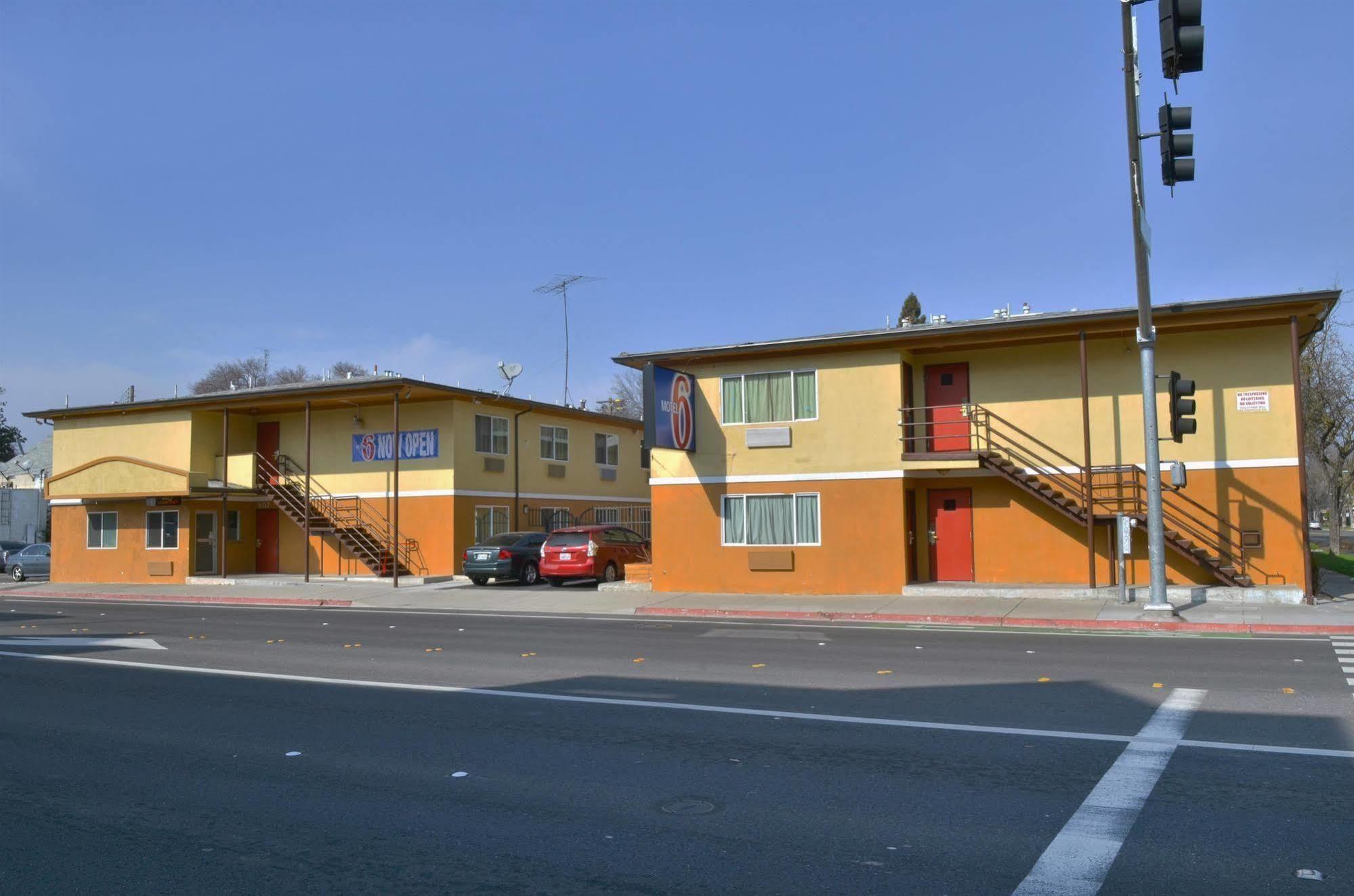 Motel 6-Modesto, Ca - Downtown Luaran gambar